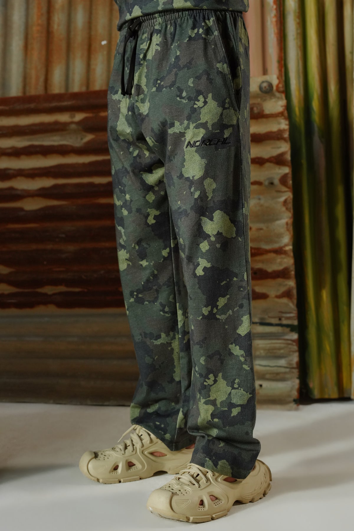 Camouflage Contrast Branding Trousers - Green