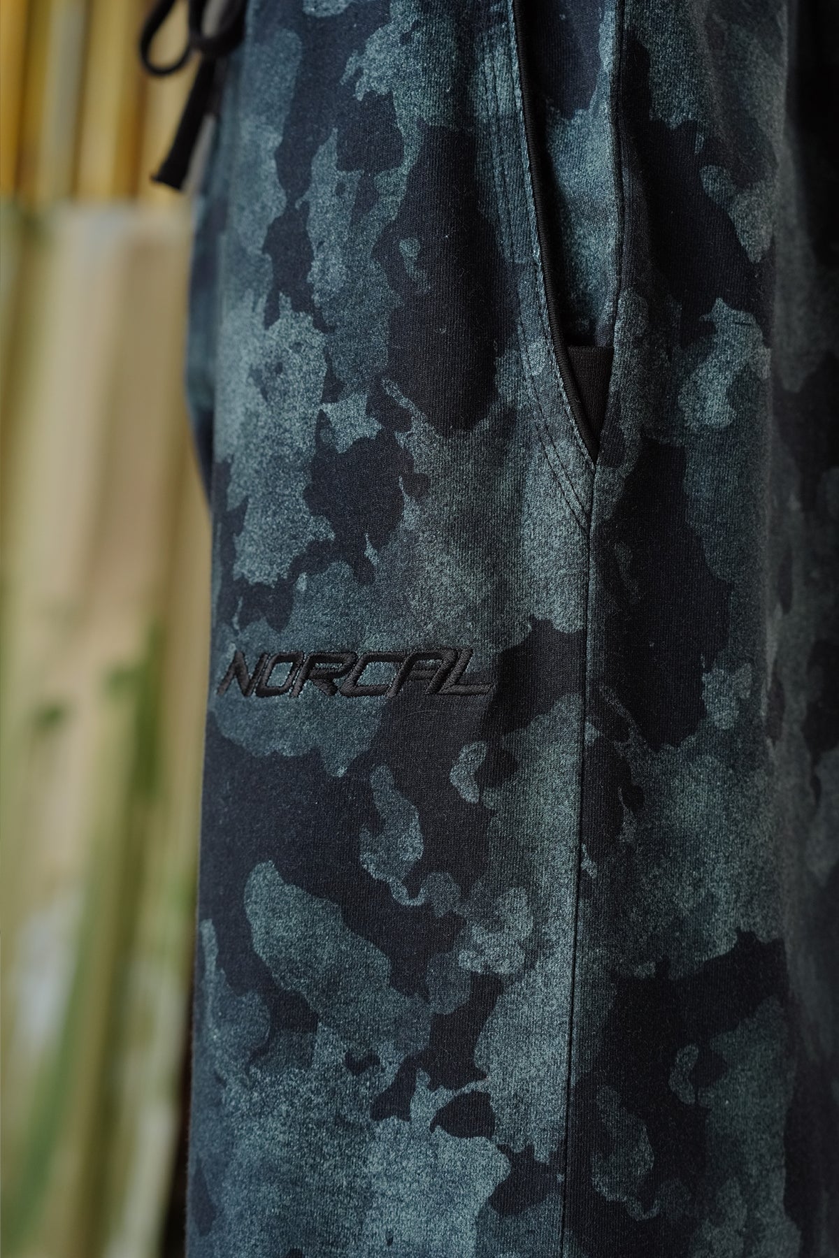 Camouflage Contrast Branding Trousers - Black