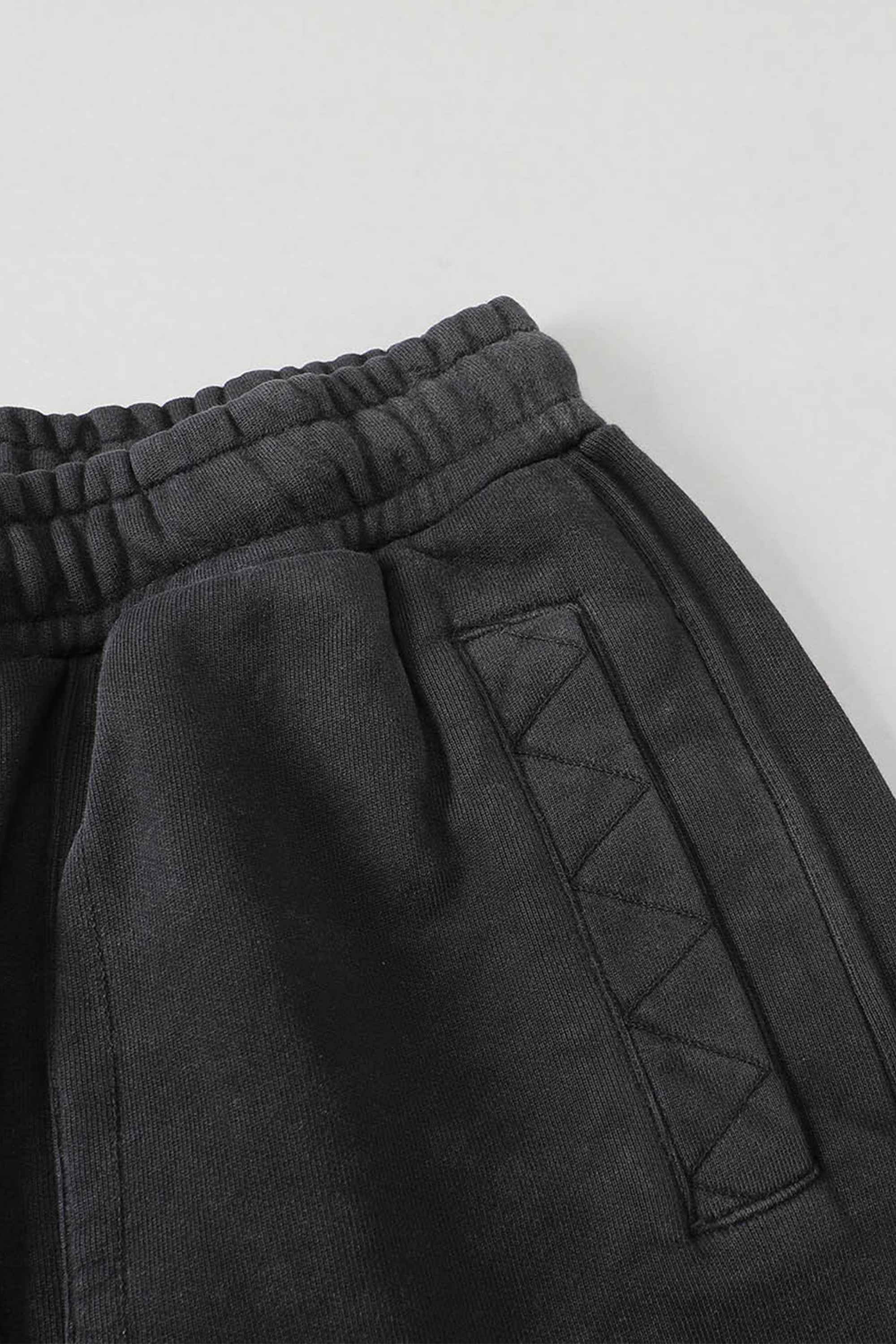 Embroidered Pattern Laid-back Shorts