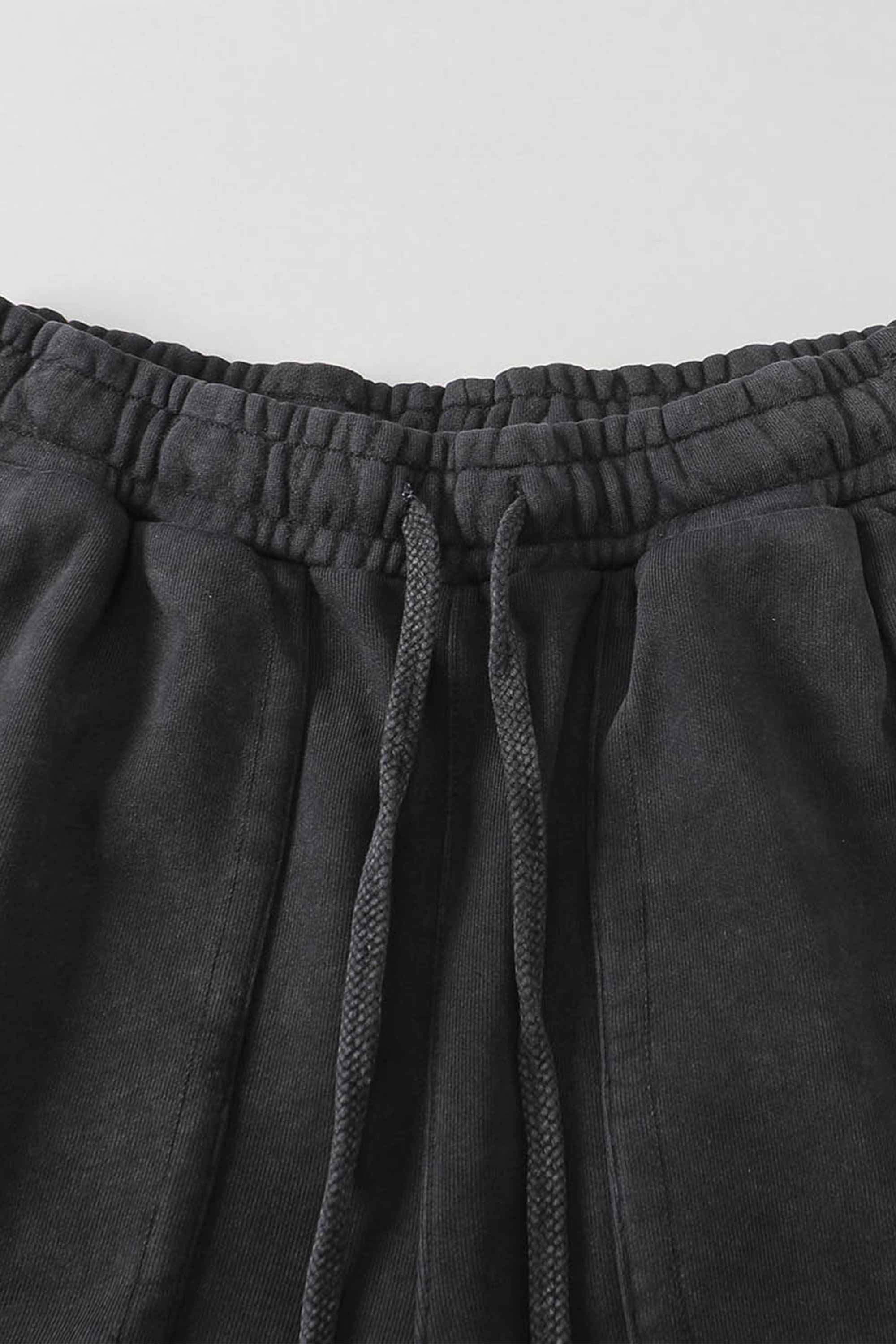 Embroidered Pattern Laid-back Shorts