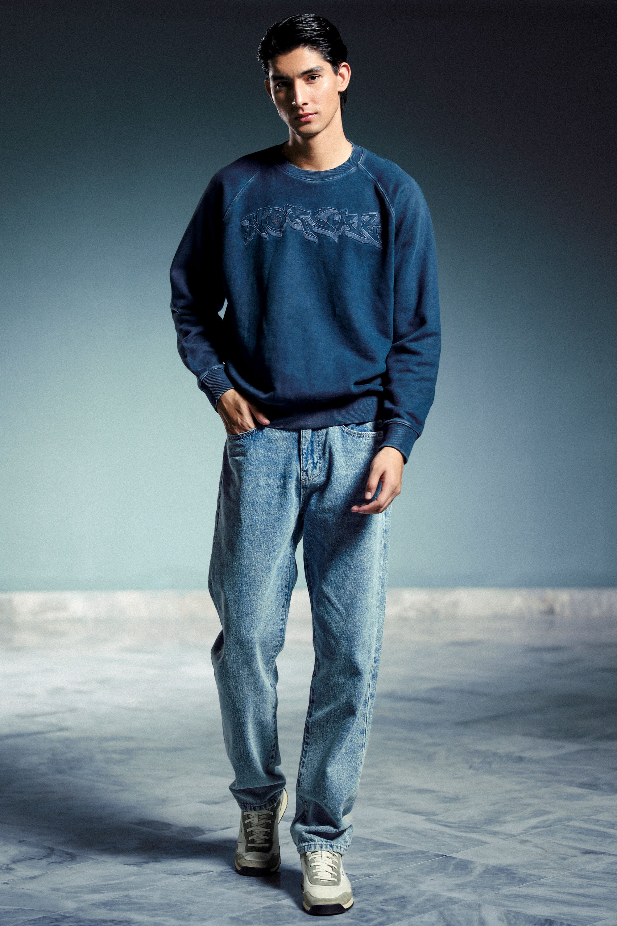 Embroidered Oil Wash Sweat Shirt